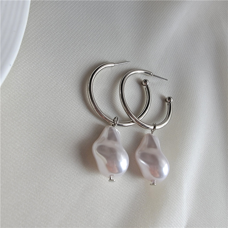 Minimalist Irregular Pearl Earrings for Women - Versatile Cool Style Jewelry for Everyday Wear Minimalist Irregular Pearl Earrings for Women - Versatile Cool Style Jewelry for Everyday Wear