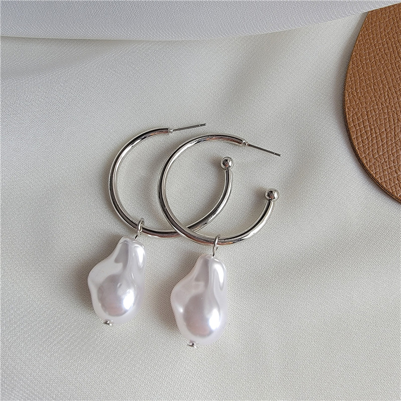 Minimalist Irregular Pearl Earrings for Women - Versatile Cool Style Jewelry for Everyday Wear Minimalist Irregular Pearl Earrings for Women - Versatile Cool Style Jewelry for Everyday Wear