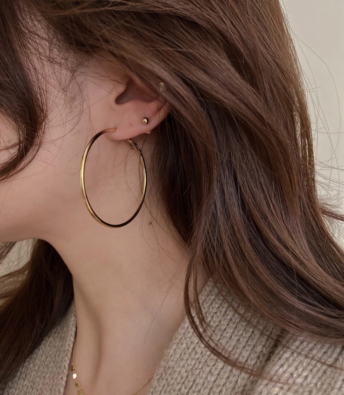 Minimalist Korean Classic Metal Hoop Earrings - Simple Versatile Gold-Plated Stud Jewelry for Women Minimalist Korean Classic Metal Hoop Earrings - Simple Versatile Gold-Plated Stud Jewelry for Women