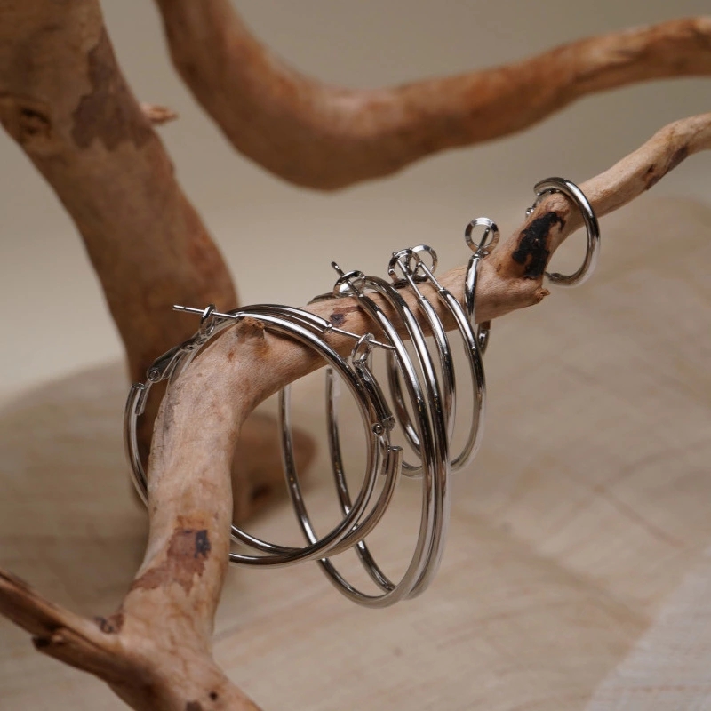 Minimalist Korean Classic Metal Hoop Earrings - Simple Versatile Gold-Plated Stud Jewelry for Women Minimalist Korean Classic Metal Hoop Earrings - Simple Versatile Gold-Plated Stud Jewelry for Women