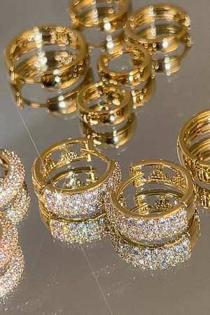 Minimalist Korean Style Gold Diamond-Studded Hoop Earrings - Exquisite Cold Style Ear Clips for Chic Fashion Statement