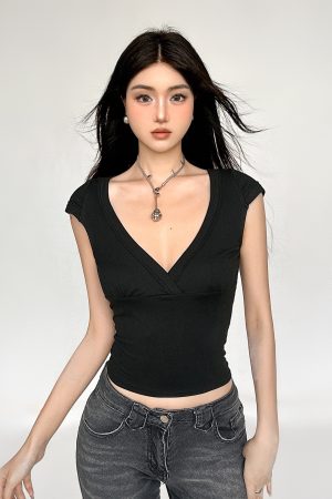 Minimalist Low-Cut V-Neck Short Sleeve T-Shirt for Women - American Style Solid Color Versatile Fitted Layering Top
