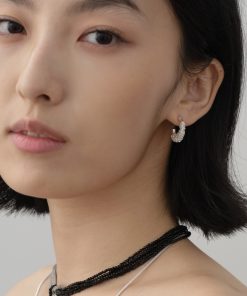 Minimalist Metallic Avant-Garde Ear Studs - Versatile Silver Circle Wrapped Chain Small Earrings for Cool Style
