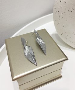 Minimalist Metallic Textured Leaf Earrings - Versatile Exaggerated Design for Slimming Face Accessories
