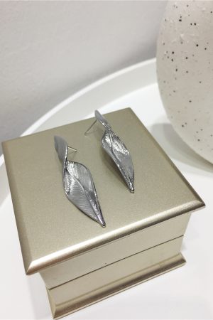 Minimalist Metallic Textured Leaf Earrings - Versatile Exaggerated Design for Slimming Face Accessories