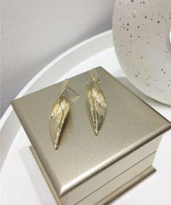 Minimalist Metallic Textured Leaf Earrings - Versatile Exaggerated Design for Slimming Face Accessories