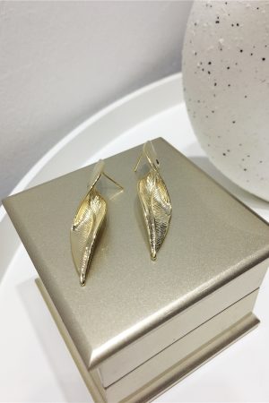 Minimalist Metallic Textured Leaf Earrings - Versatile Exaggerated Design for Slimming Face Accessories