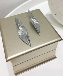 Minimalist Metallic Textured Leaf Earrings - Versatile Exaggerated Design for Slimming Face Accessories