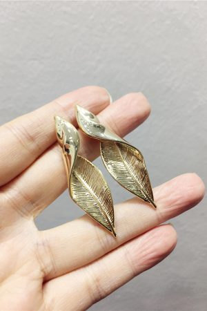 Minimalist Metallic Textured Leaf Earrings - Versatile Exaggerated Design for Slimming Face Accessories