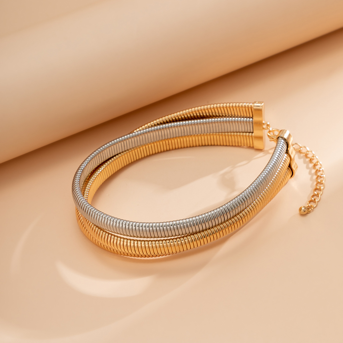 Minimalist Multi-Layer Snake Bone Choker Necklace - Exaggerated Stylish Design for European and American Fashion Trends Minimalist Multi-Layer Snake Bone Choker Necklace - Exaggerated Stylish Design for European and American Fashion Trends