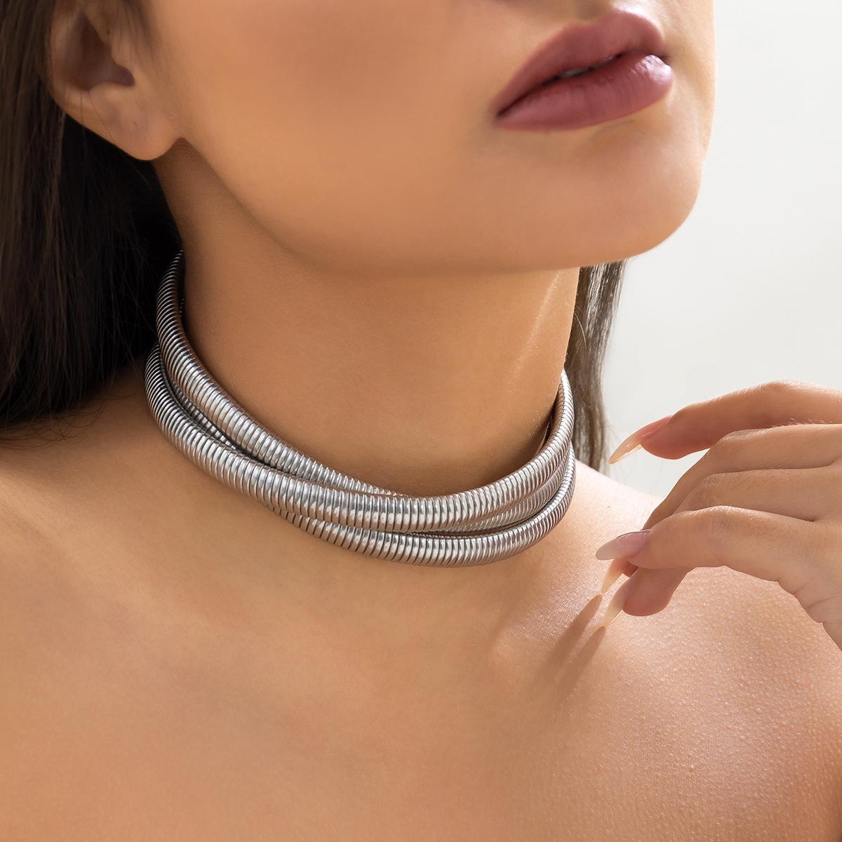 Minimalist Multi-Layer Snake Bone Choker Necklace - Exaggerated Stylish Design for European and American Fashion Trends Minimalist Multi-Layer Snake Bone Choker Necklace - Exaggerated Stylish Design for European and American Fashion Trends