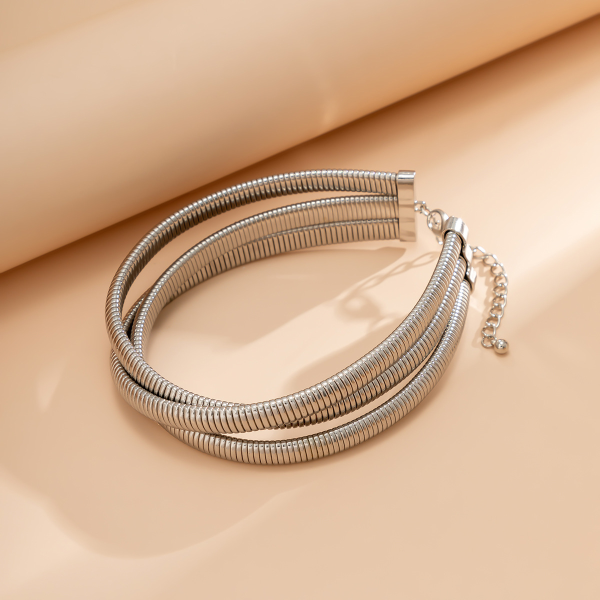 Minimalist Multi-Layer Snake Bone Choker Necklace - Exaggerated Stylish Design for European and American Fashion Trends Minimalist Multi-Layer Snake Bone Choker Necklace - Exaggerated Stylish Design for European and American Fashion Trends