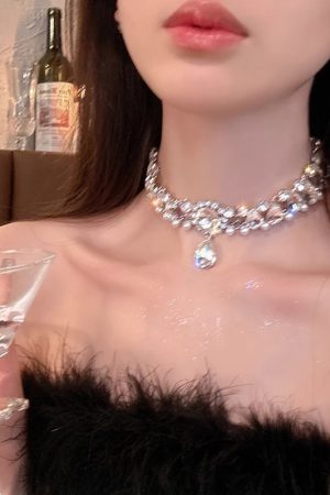 Minimalist Pearl and Diamond Necklace - High-End Light Luxury Clavicle Chain, Versatile Fashionable Neckwear for Trendy Style