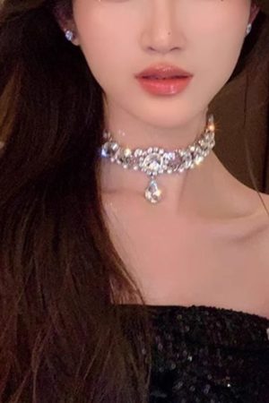 Minimalist Pearl and Diamond Necklace - High-End Light Luxury Clavicle Chain, Versatile Fashionable Neckwear for Trendy Style