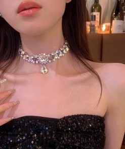 Minimalist Pearl and Diamond Necklace - High-End Light Luxury Clavicle Chain, Versatile Fashionable Neckwear for Trendy Style