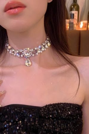 Minimalist Pearl and Diamond Necklace - High-End Light Luxury Clavicle Chain, Versatile Fashionable Neckwear for Trendy Style