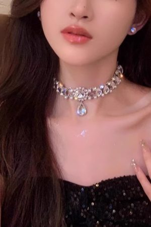 Minimalist Pearl and Diamond Necklace - High-End Light Luxury Clavicle Chain, Versatile Fashionable Neckwear for Trendy Style