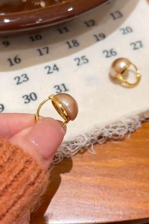 Minimalist Pearl Earrings - Versatile Niche Design Ear Clips for Trendy Fashion Accessories