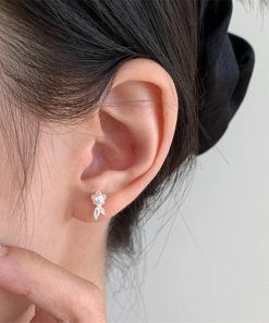 Minimalist Pearl Small Flower Stud Earrings for Women - Elegant Niche Design, High-Quality Fashion Jewelry