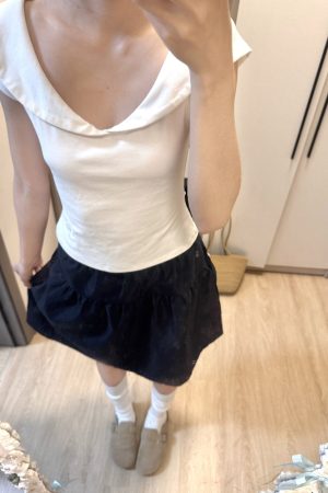 Minimalist Retro Doll Collar Short-Sleeve T-Shirt Top for Women â€“ Fitted Waist, Slim Elegant Design, Fresh College Style