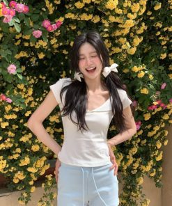 Minimalist Retro Doll Collar Short-Sleeve T-Shirt Top for Women – Fitted Waist, Slim Elegant Design, Fresh College Style