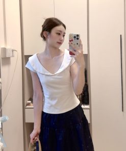 Minimalist Retro Doll Collar Short-Sleeve T-Shirt Top for Women â€“ Fitted Waist, Slim Elegant Design, Fresh College Style