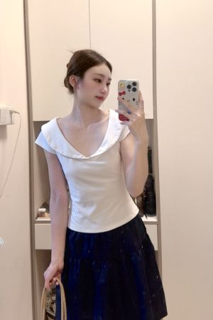 Minimalist Retro Doll Collar Short-Sleeve T-Shirt Top for Women â€“ Fitted Waist, Slim Elegant Design, Fresh College Style
