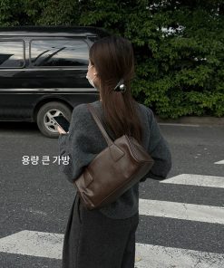 Minimalist Retro Tote Bag for Women - High-End Underarm Baguette Shoulder Handbag for Commuting & Everyday Style