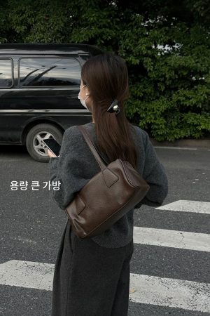 Minimalist Retro Tote Bag for Women - High-End Underarm Baguette Shoulder Handbag for Commuting & Everyday Style