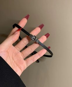 Minimalist Short Choker Necklace - Luxury Clavicle Chain, Niche Design, Belt Buckle Neck Chain, Elegant Neck Ring Jewelry