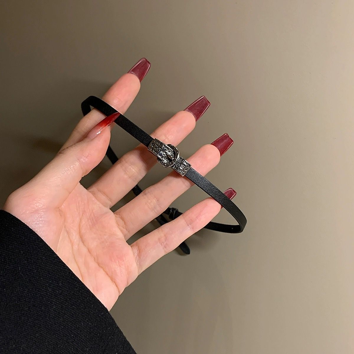 Minimalist Short Choker Necklace - Luxury Clavicle Chain, Niche Design, Belt Buckle Neck Chain, Elegant Neck Ring Jewelry Minimalist Short Choker Necklace - Luxury Clavicle Chain, Niche Design, Belt Buckle Neck Chain, Elegant Neck Ring Jewelry