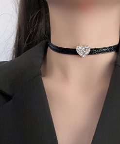 Minimalist Short Choker Necklace - Luxury Clavicle Chain, Niche Design, Belt Buckle Neck Chain, Elegant Neck Ring Jewelry
