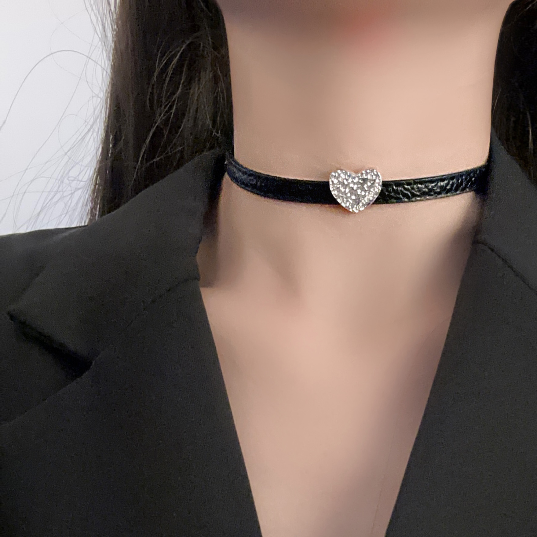Minimalist Short Choker Necklace - Luxury Clavicle Chain, Niche Design, Belt Buckle Neck Chain, Elegant Neck Ring Jewelry Minimalist Short Choker Necklace - Luxury Clavicle Chain, Niche Design, Belt Buckle Neck Chain, Elegant Neck Ring Jewelry