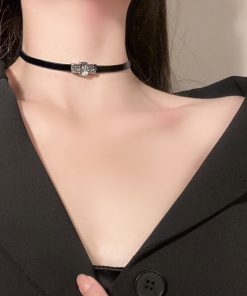 Minimalist Short Choker Necklace - Luxury Clavicle Chain, Niche Design, Belt Buckle Neck Chain, Elegant Neck Ring Jewelry
