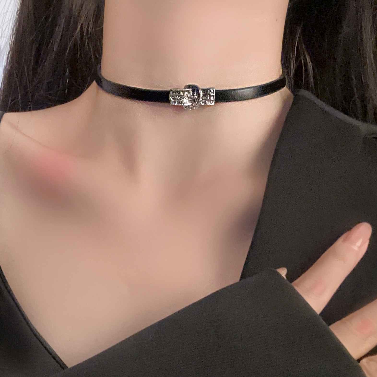 Minimalist Short Choker Necklace - Luxury Clavicle Chain, Niche Design, Belt Buckle Neck Chain, Elegant Neck Ring Jewelry Minimalist Short Choker Necklace - Luxury Clavicle Chain, Niche Design, Belt Buckle Neck Chain, Elegant Neck Ring Jewelry