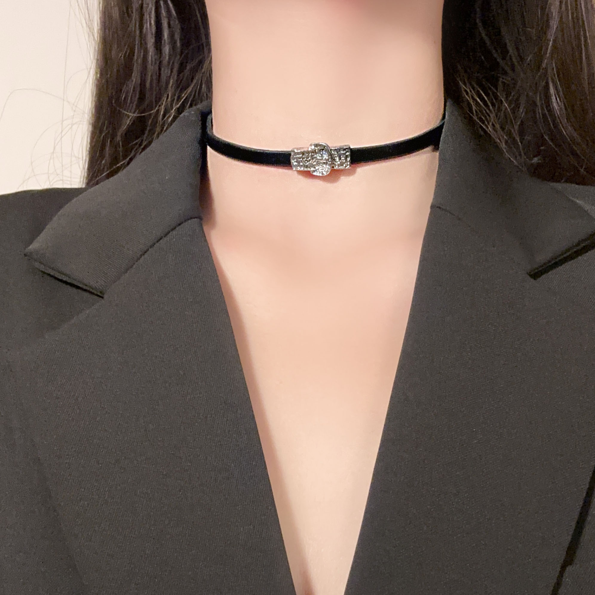 Minimalist Short Choker Necklace - Luxury Clavicle Chain, Niche Design, Belt Buckle Neck Chain, Elegant Neck Ring Jewelry Minimalist Short Choker Necklace - Luxury Clavicle Chain, Niche Design, Belt Buckle Neck Chain, Elegant Neck Ring Jewelry
