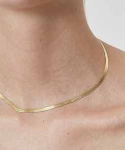 Minimalist Silver Blade Chain Choker - Women's Clavicle Necklace with Snake Bone Design and Four-Leaf Clover Accent