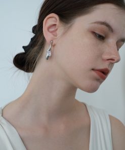 Minimalist Silver Metal Ear Studs - 925 Sterling Silver Floating Design Earrings for Unique Personality and Temperament