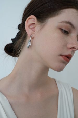 Minimalist Silver Metal Ear Studs - 925 Sterling Silver Floating Design Earrings for Unique Personality and Temperament