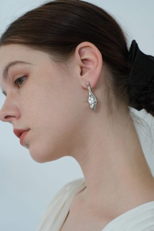 Minimalist Silver Metal Ear Studs - 925 Sterling Silver Floating Design Earrings for Unique Personality and Temperament