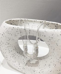 Minimalist Silver Ribbed Multi-Metal Circle Layered Necklace - Chic Clavicle Chain Neck Accessory for Modern Style