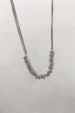 Minimalist Silver Ribbed Multi-Metal Circle Layered Necklace - Chic Clavicle Chain Neck Accessory for Modern Style