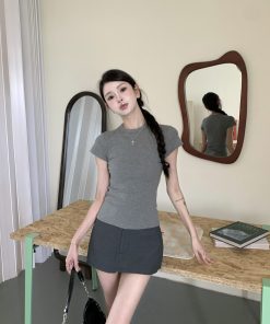 Minimalist Slim-Fit Round Neck Short Sleeve T-Shirt for Women - Classic Four-Color Design, Perfect for Casual and Y2K Styles