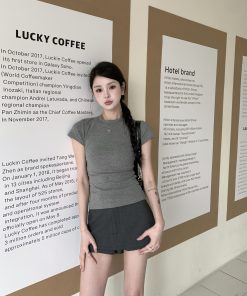 Minimalist Slim-Fit Round Neck Short Sleeve T-Shirt for Women - Classic Four-Color Design, Perfect for Casual and Y2K Styles