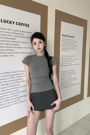 Minimalist Slim-Fit Round Neck Short Sleeve T-Shirt for Women - Classic Four-Color Design, Perfect for Casual and Y2K Styles