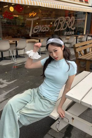 Minimalist Slim-Fit Round Neck Short Sleeve T-Shirt for Women - Classic Four-Color Design, Perfect for Casual Y2K Style