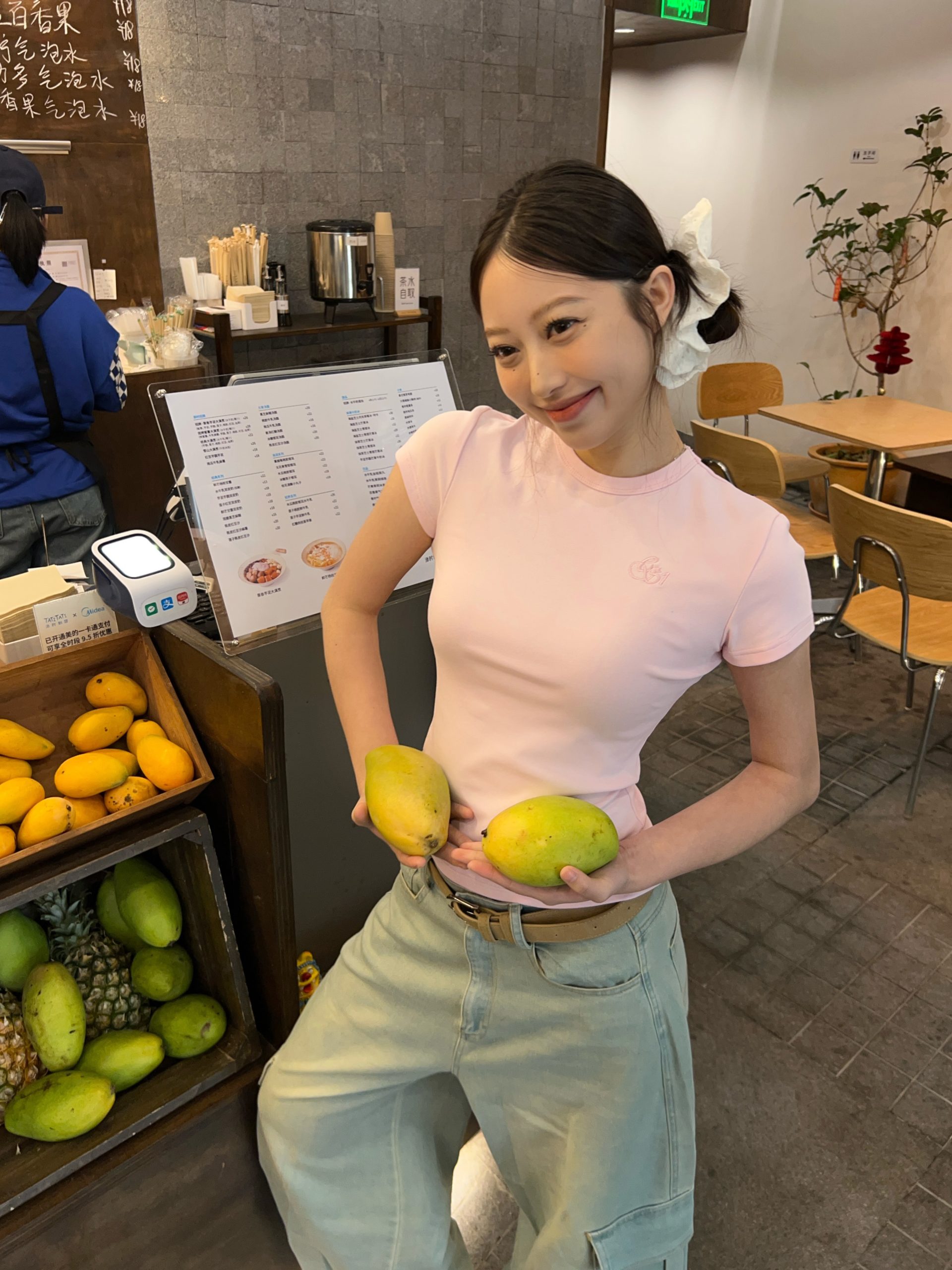 Minimalist Slim-Fit Round Neck Short Sleeve T-Shirt for Women - Classic Four-Color Design, Perfect for Casual Y2K Style Minimalist Slim-Fit Round Neck Short Sleeve T-Shirt for Women - Classic Four-Color Design, Perfect for Casual Y2K Style