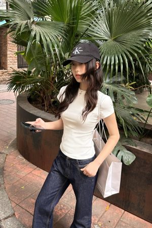 Minimalist Slim-Fit Round Neck Short Sleeve T-Shirt for Women - Classic Four-Color Design, Perfect for Casual Y2K Style