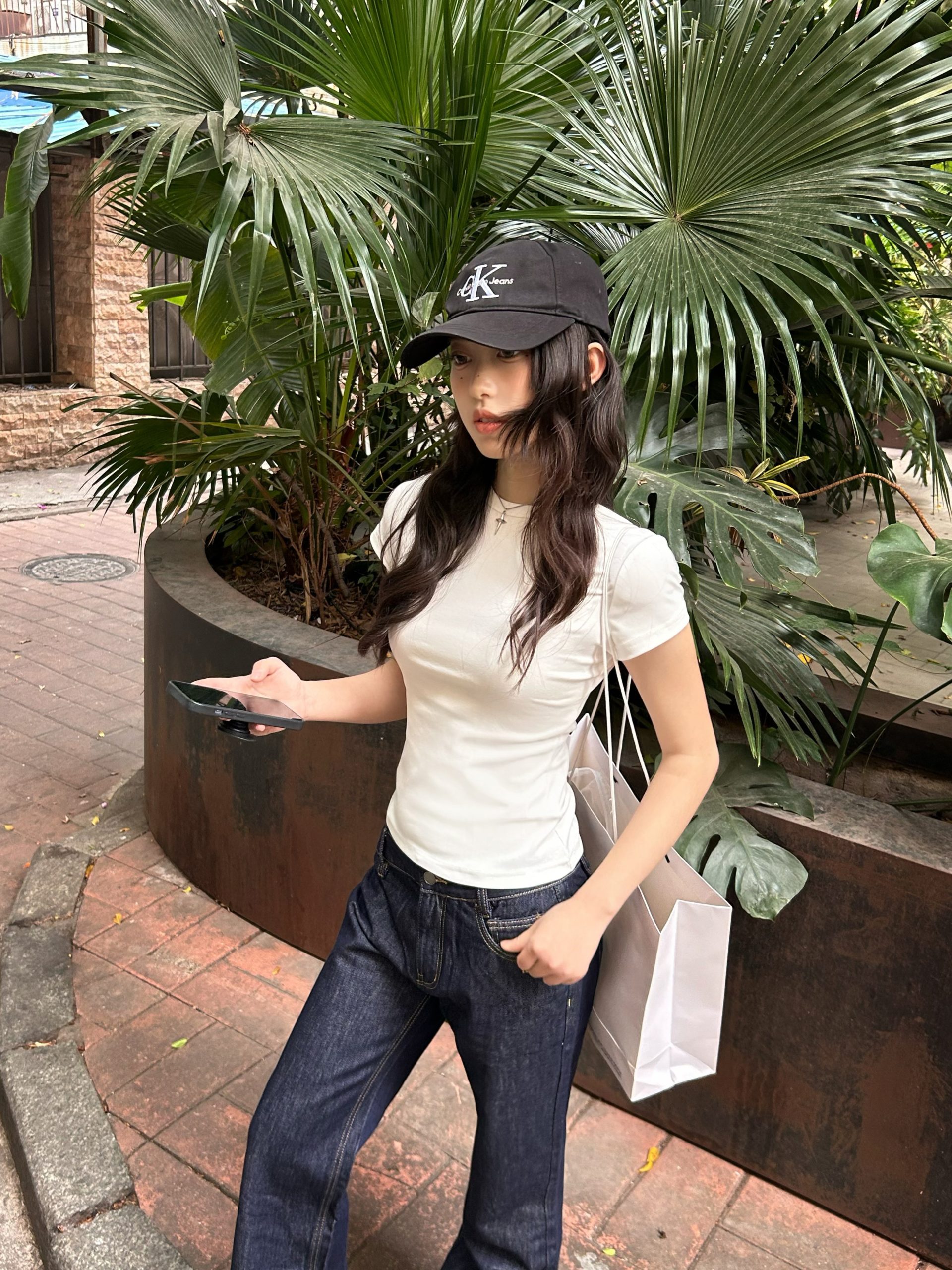 Minimalist Slim-Fit Round Neck Short Sleeve T-Shirt for Women - Classic Four-Color Design, Perfect for Casual Y2K Style Minimalist Slim-Fit Round Neck Short Sleeve T-Shirt for Women - Classic Four-Color Design, Perfect for Casual Y2K Style