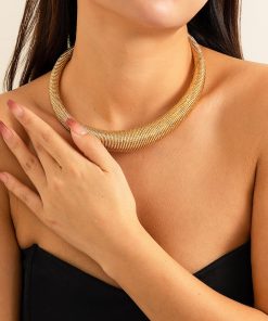 Minimalist Snake Bone Choker Necklace - Exaggerated Clavicle Jewelry - European American Fashion Accessories for a Chic Look